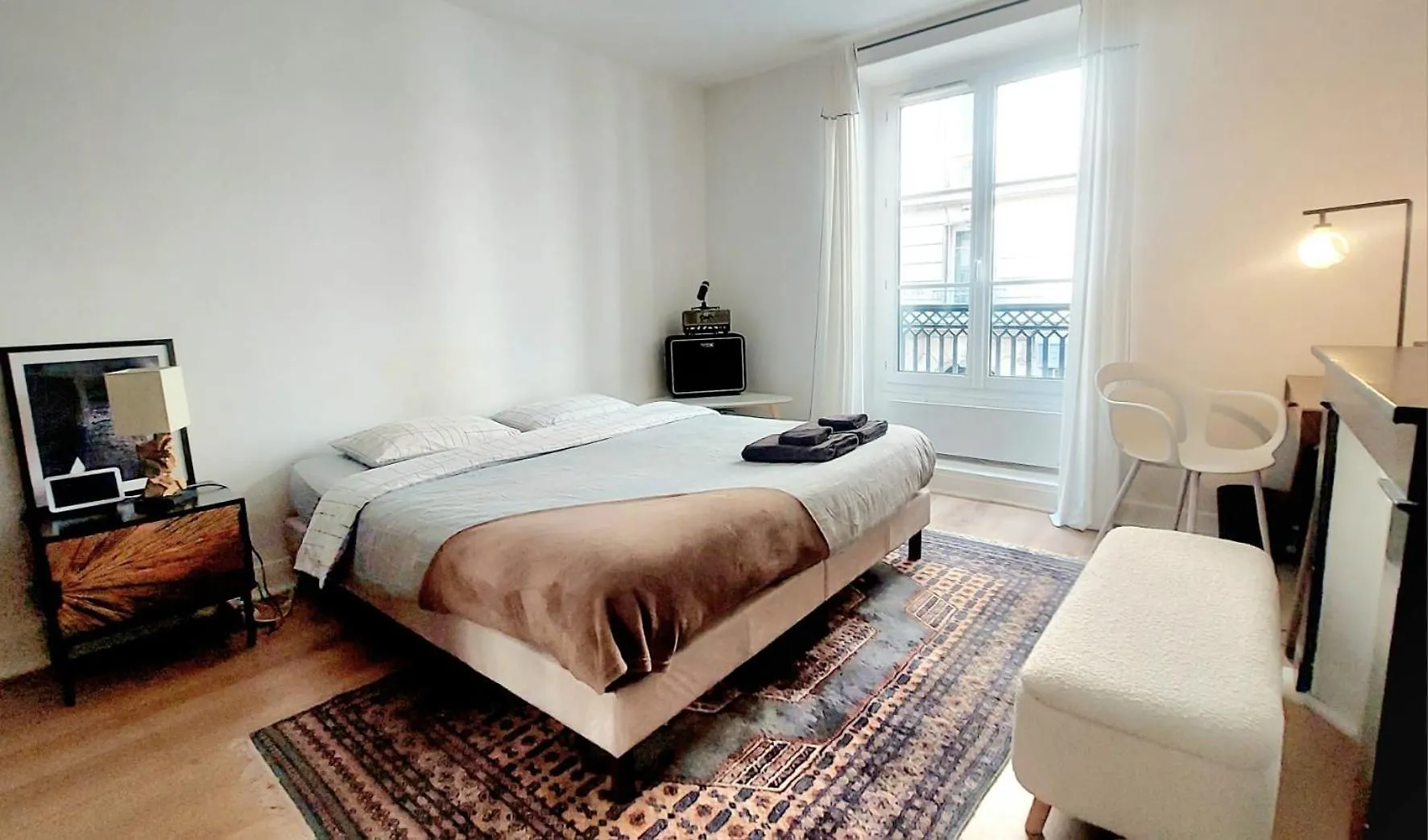 Beau Et A Bastille * Paris